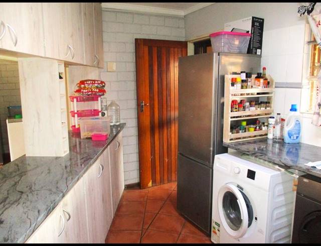 4 BEDROOM TOWNHOUSE FOR SALE IN LANGENHOVENPARK